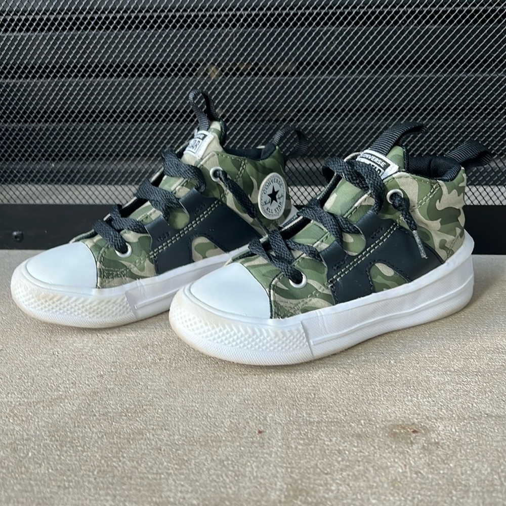 Girls camo Converse size 10